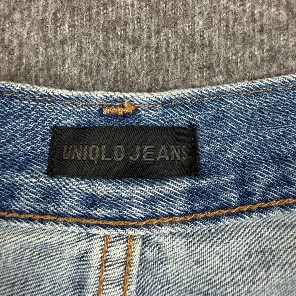 Uniqlo Denim Shorts Women's 28 Blue Distressed Raw Hem High Rise 221-450293
